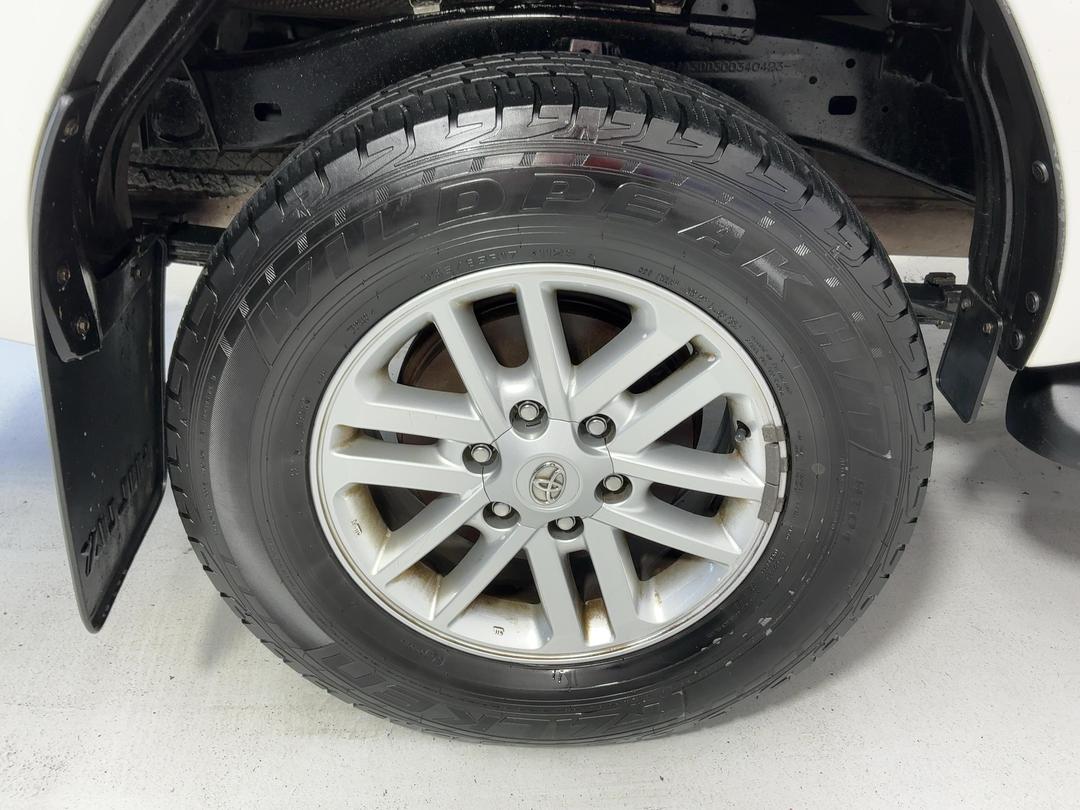 Photo '12' of Toyota Hilux
