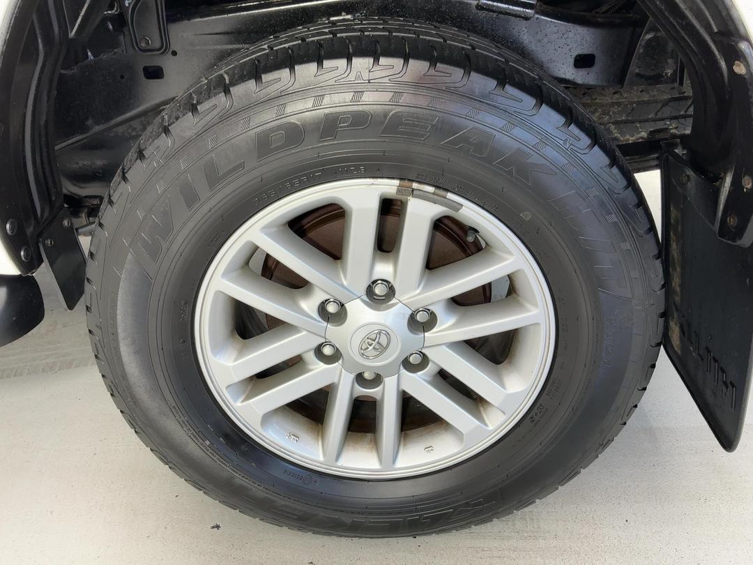Photo '11' of Toyota Hilux