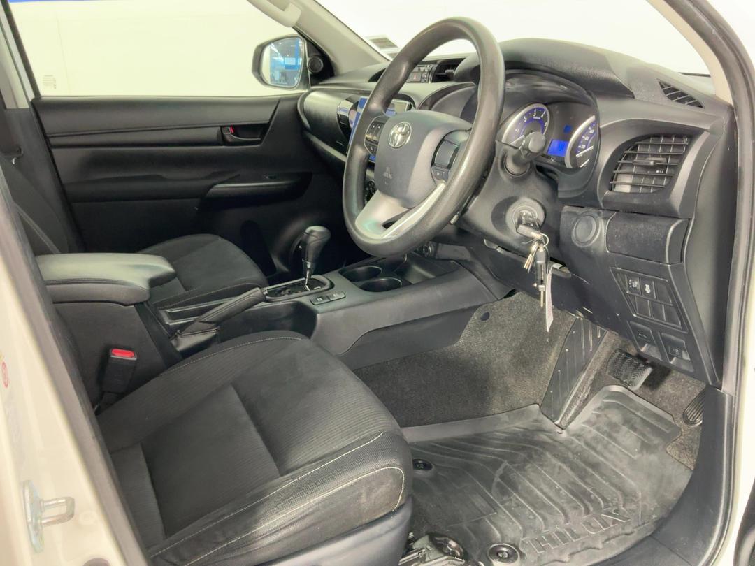Photo '16' of Toyota Hilux