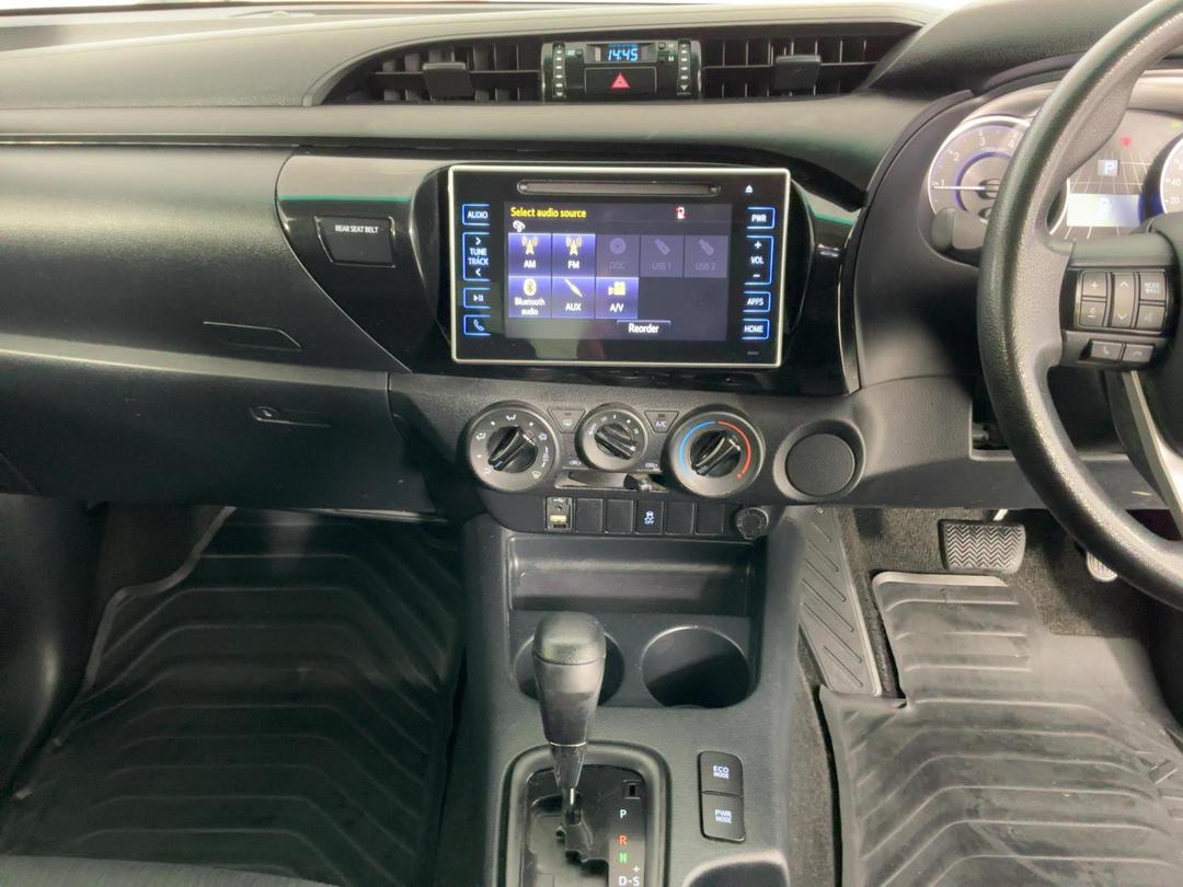 Photo '18' of Toyota Hilux