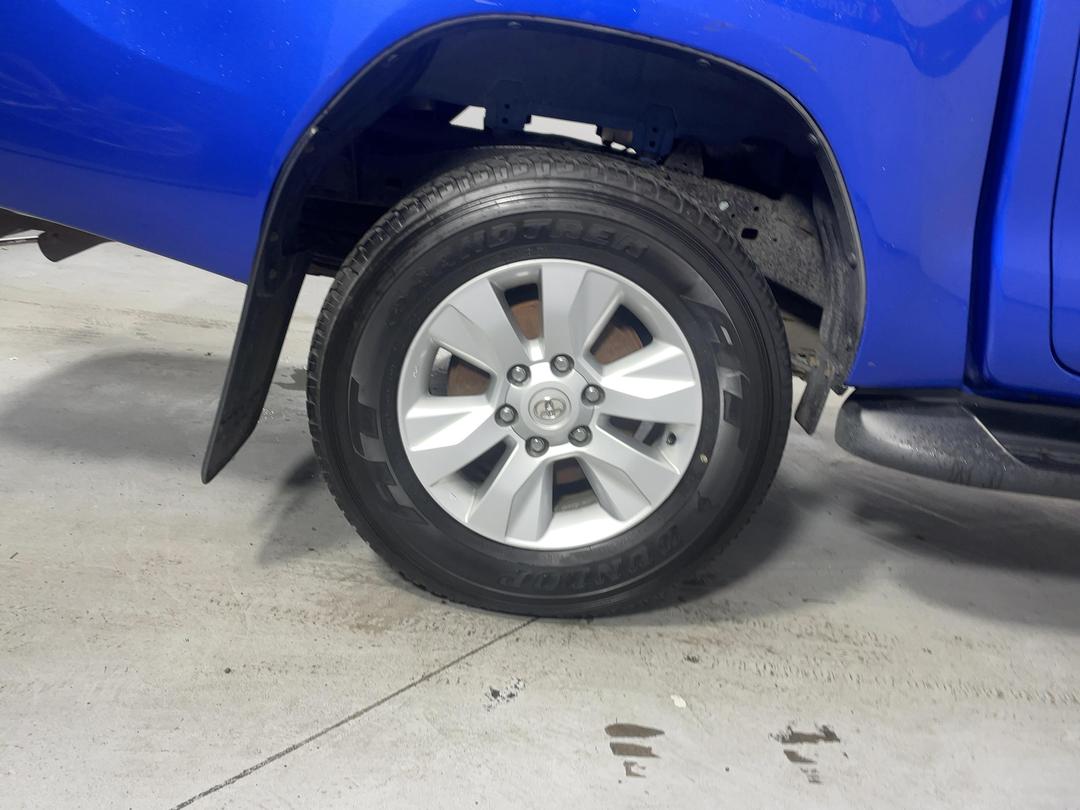 Photo '12' of Toyota Hilux