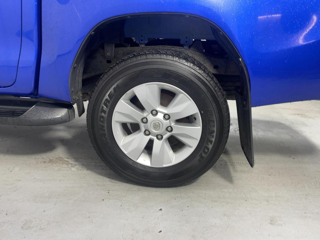 Photo '11' of Toyota Hilux