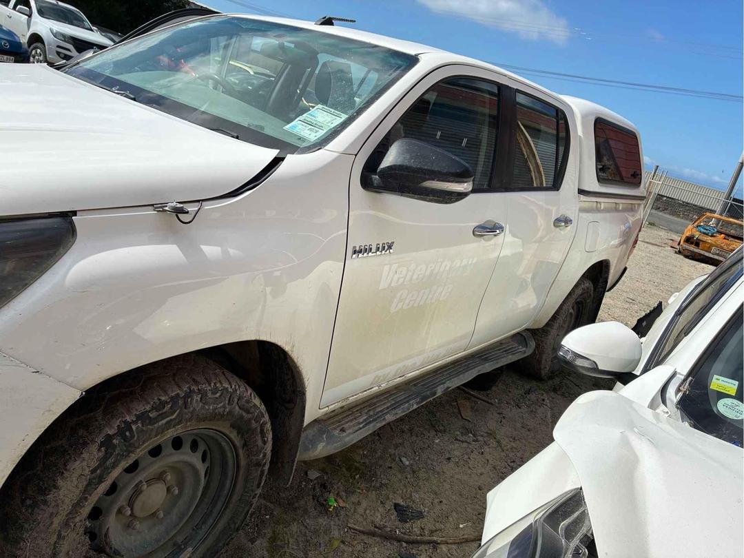 Photo '2' of Toyota Hilux SR TD DC Photo '2' of Toyota Hilux SR TD DC