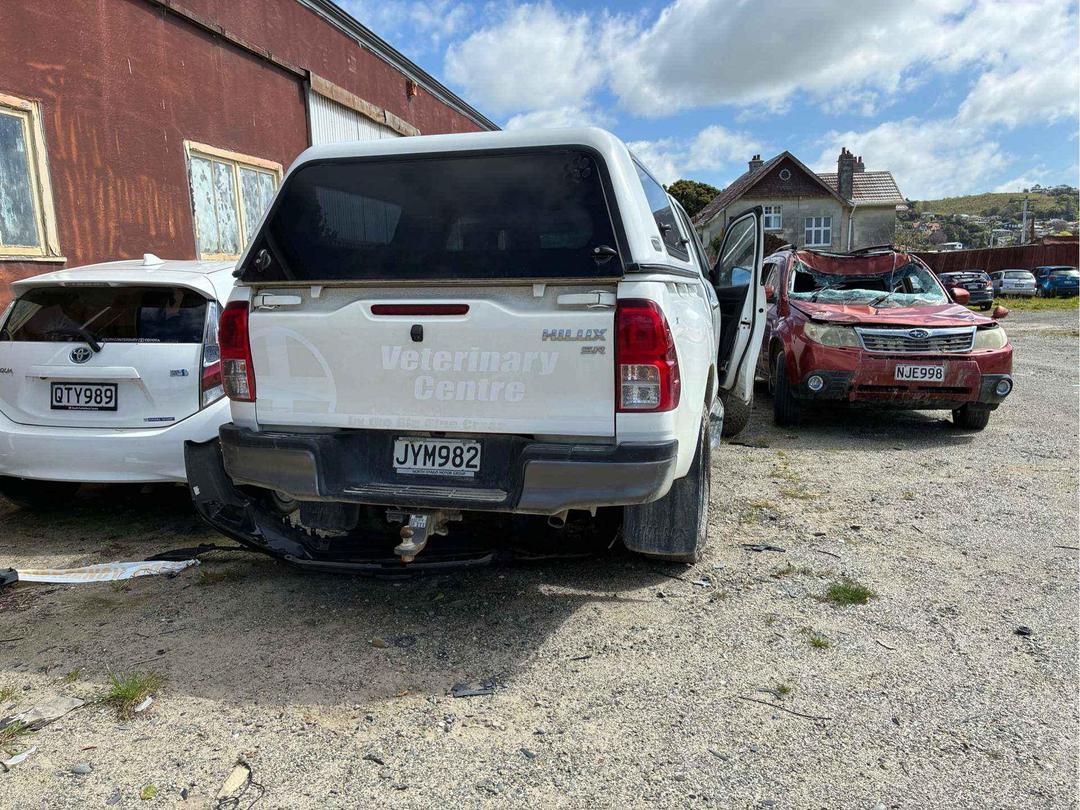 Photo '3' of Toyota Hilux SR TD DC Photo '3' of Toyota Hilux SR TD DC
