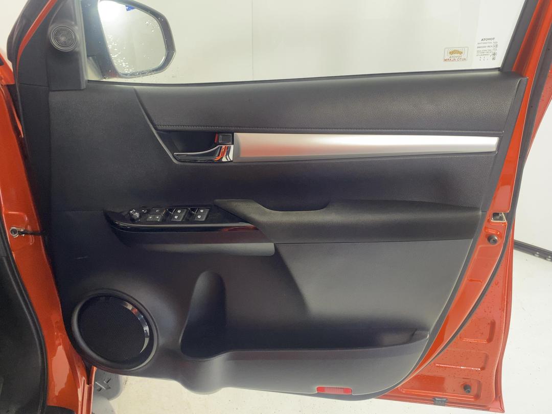 Photo '13' of Toyota Hilux SR5 TD DC Photo '13' of Toyota Hilux SR5 TD DC