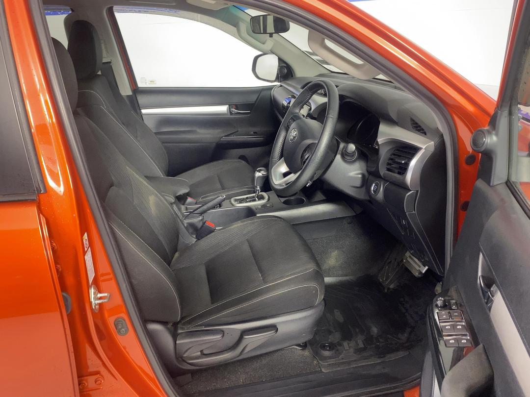 Photo '14' of Toyota Hilux SR5 TD DC Photo '14' of Toyota Hilux SR5 TD DC
