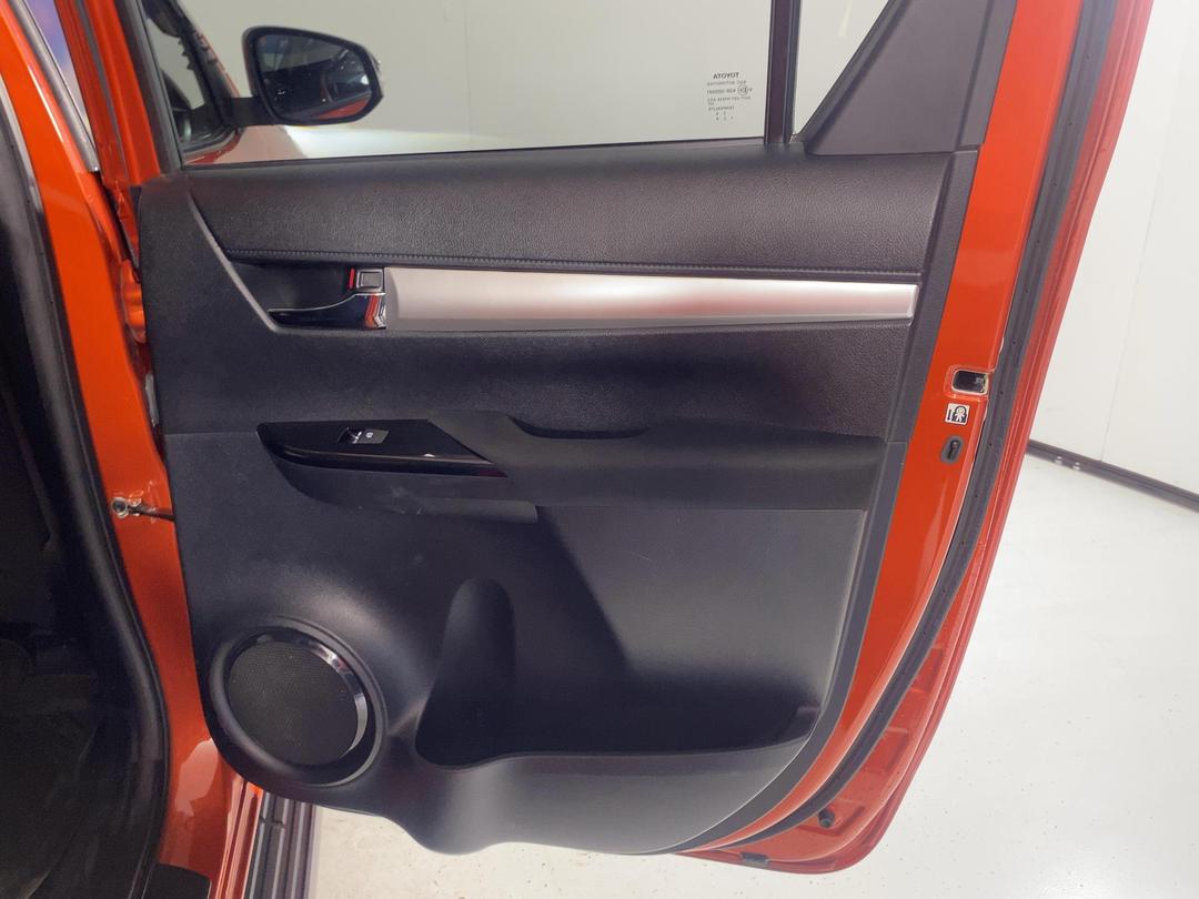 Photo '17' of Toyota Hilux SR5 TD DC Photo '17' of Toyota Hilux SR5 TD DC