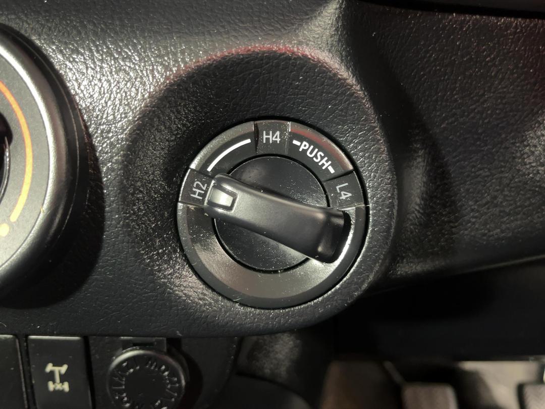 Photo '28' of Toyota Hilux