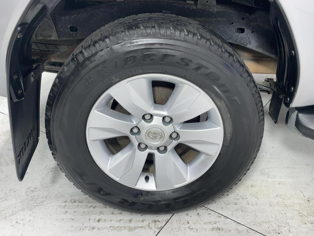 Photo '12' of Toyota Hilux
