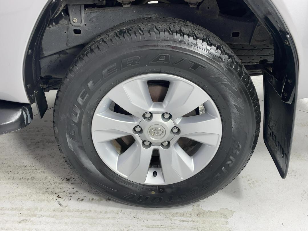 Photo '11' of Toyota Hilux