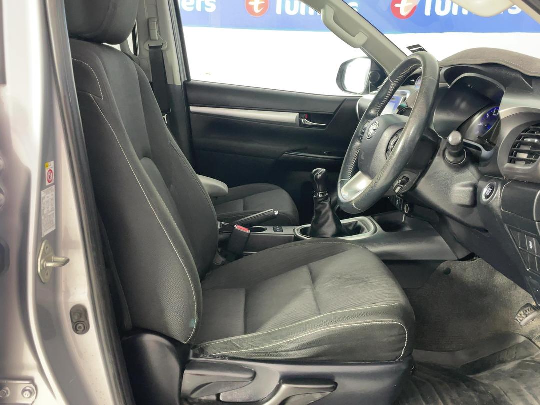 Photo '16' of Toyota Hilux