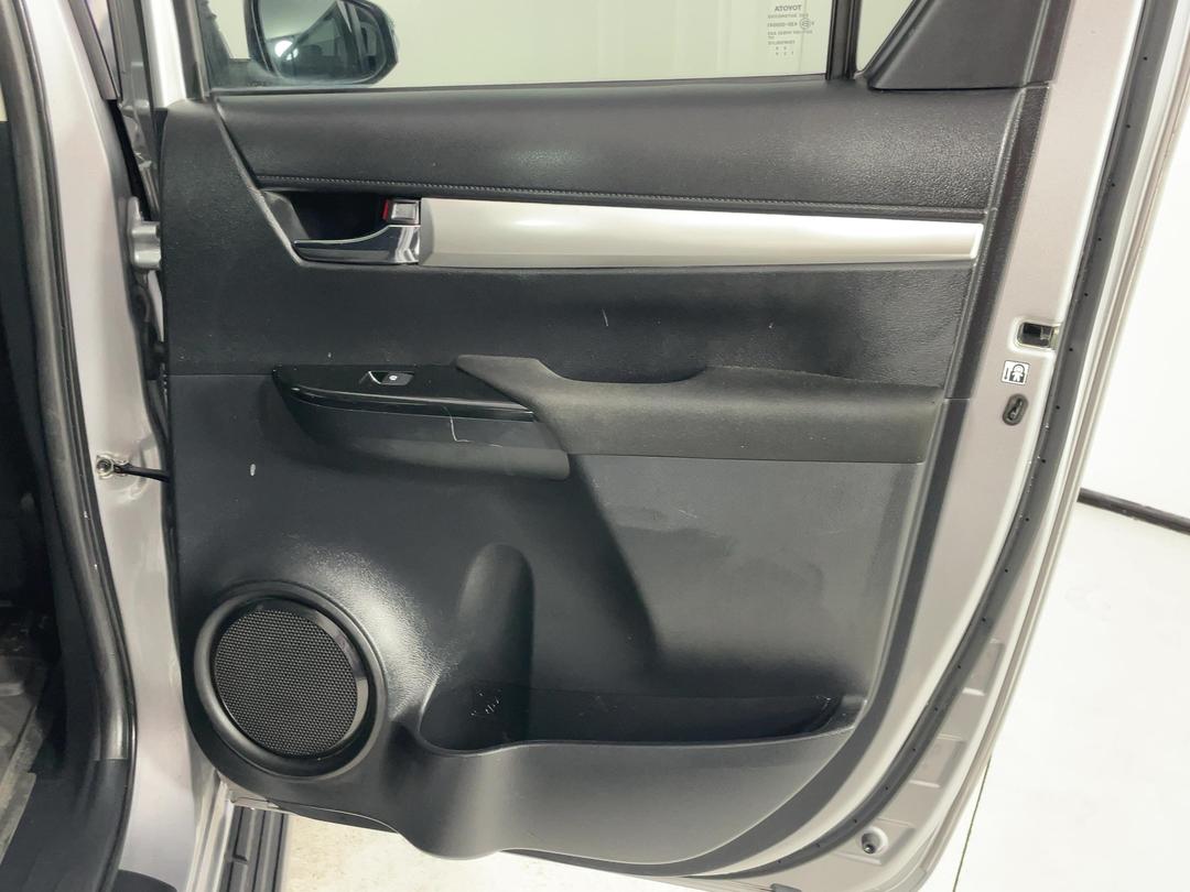 Photo '19' of Toyota Hilux