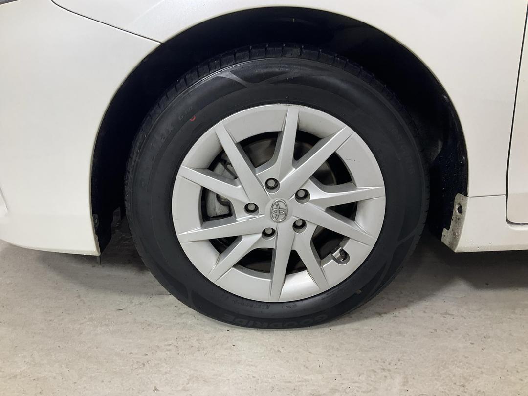 Photo '10' of Toyota Prius