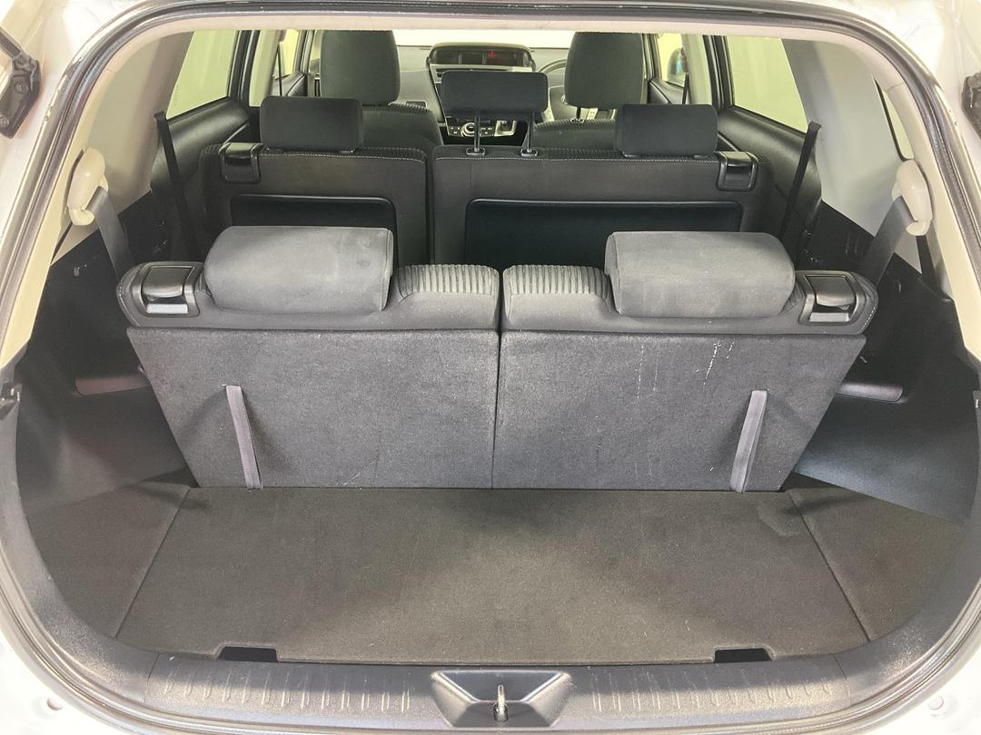 Photo '14' of Toyota Prius