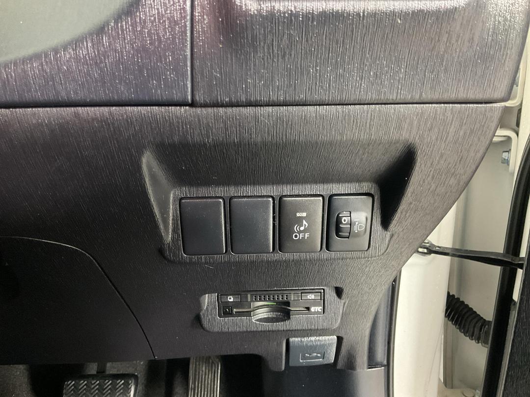 Photo '23' of Toyota Prius