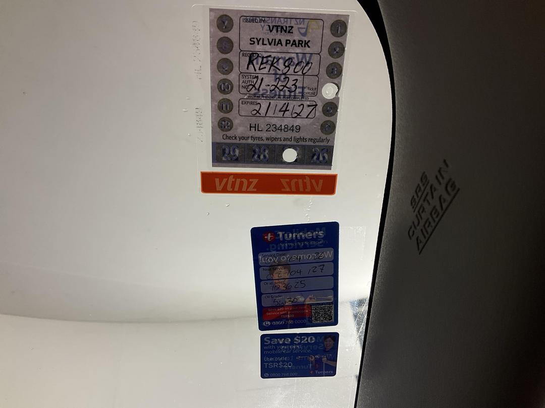 Photo '28' of Toyota Prius