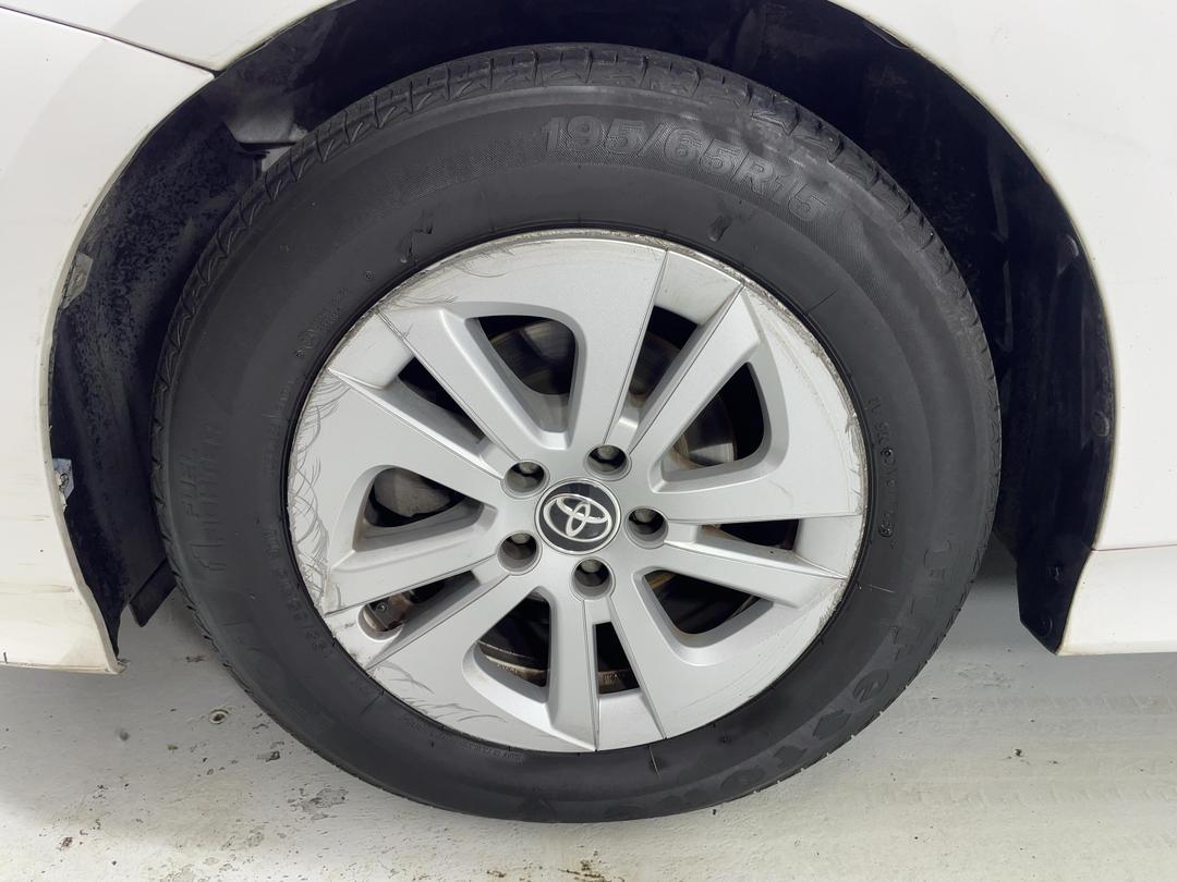 Photo '10' of Toyota Prius