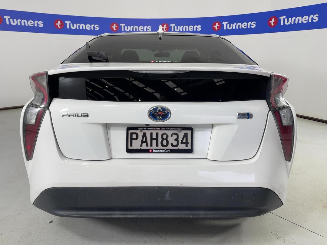 Photo '6' of Toyota Prius