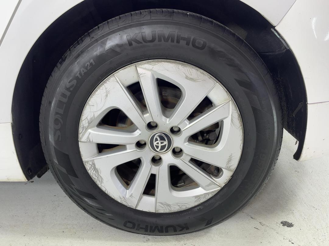 Photo '11' of Toyota Prius