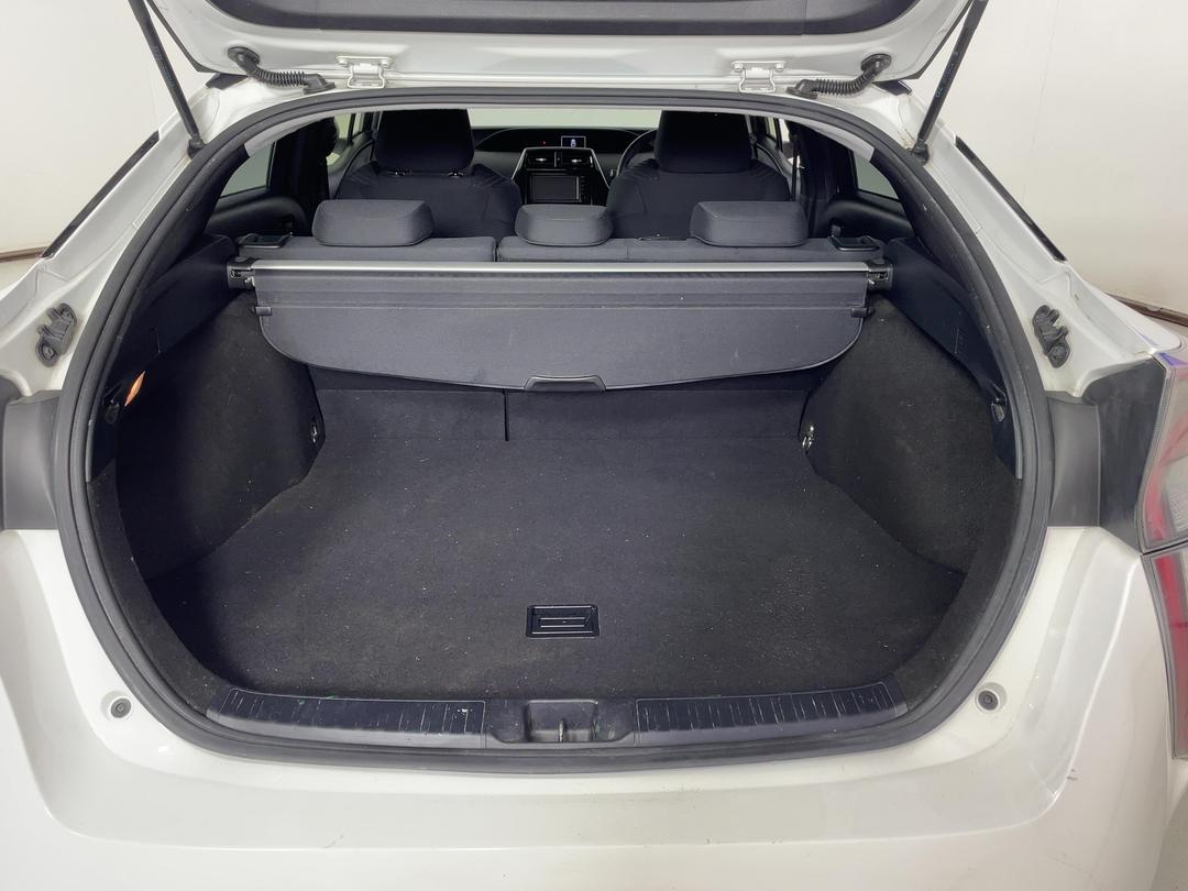 Photo '14' of Toyota Prius