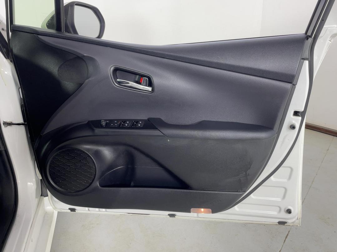 Photo '15' of Toyota Prius