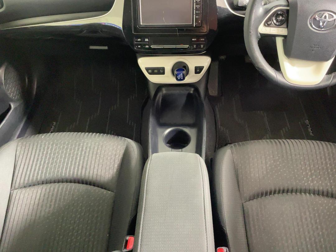 Photo '18' of Toyota Prius