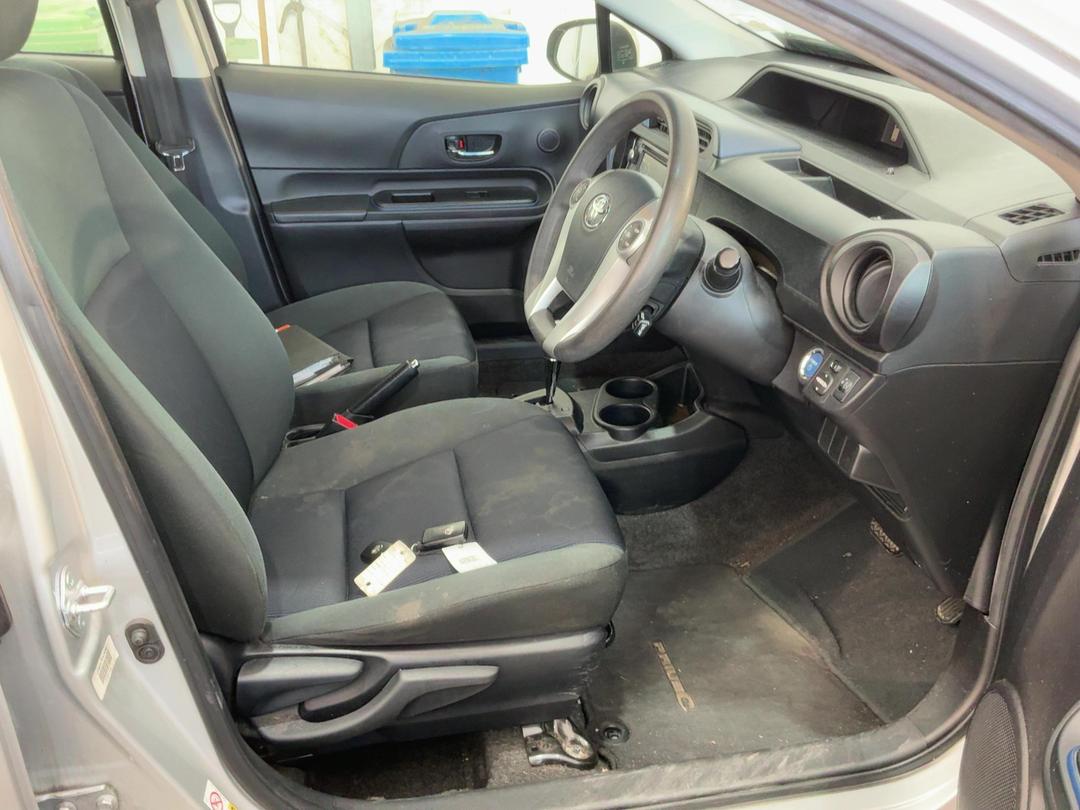 Photo '15' of Toyota Prius C GX Photo '15' of Toyota Prius C GX