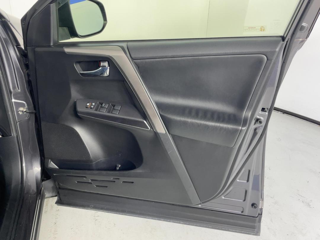 Photo '15' of Toyota Rav4