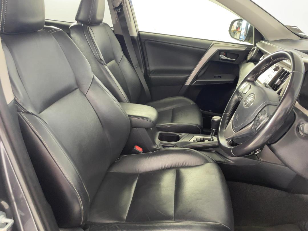Photo '16' of Toyota Rav4