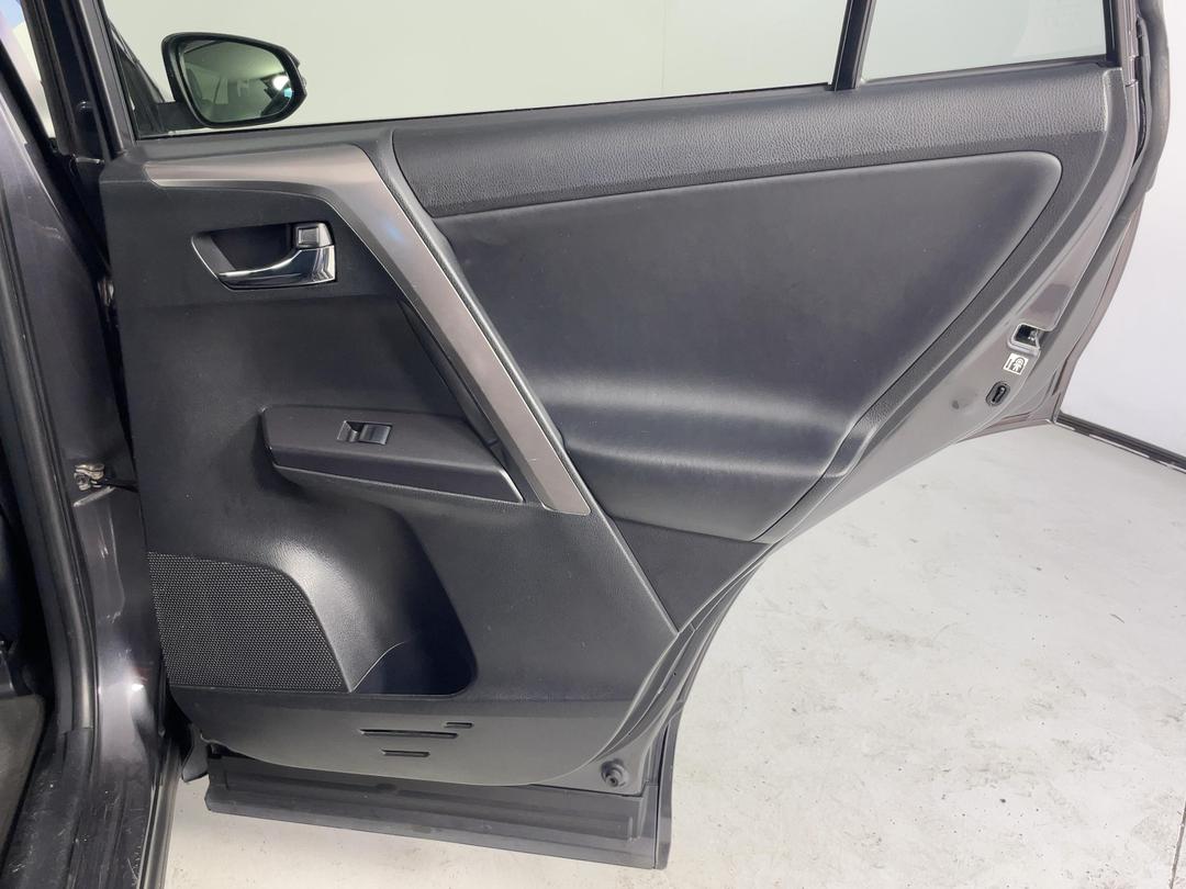 Photo '19' of Toyota Rav4