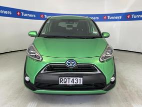 Photo '2' of Toyota Sienta