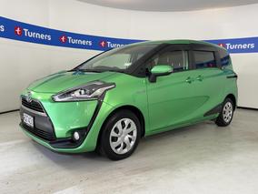 Photo '4' of Toyota Sienta