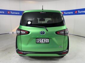 Photo '6' of Toyota Sienta
