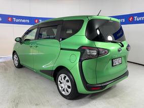 Photo '5' of Toyota Sienta