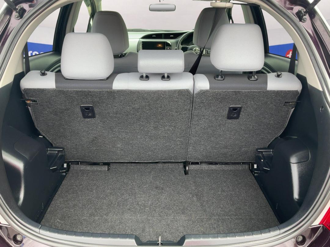 Photo '14' of Toyota Vitz