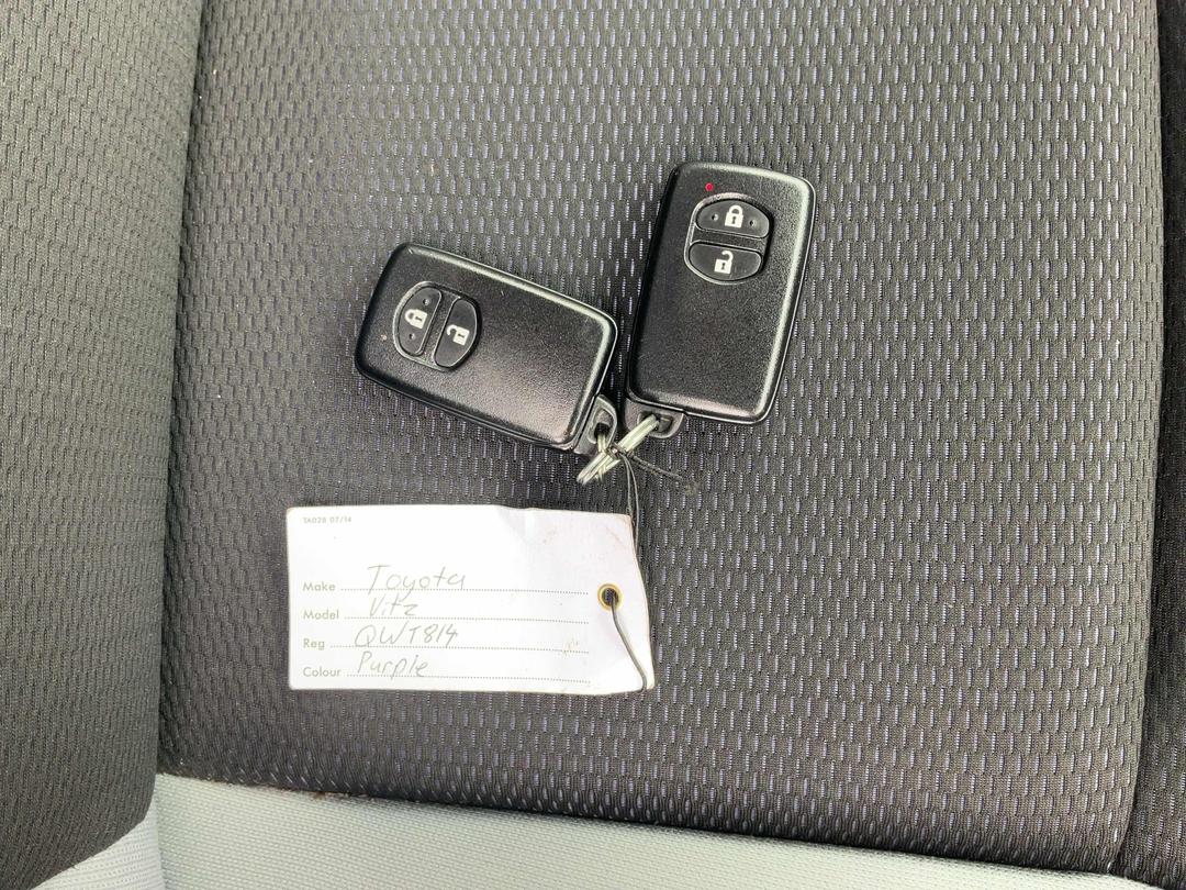 Photo '22' of Toyota Vitz