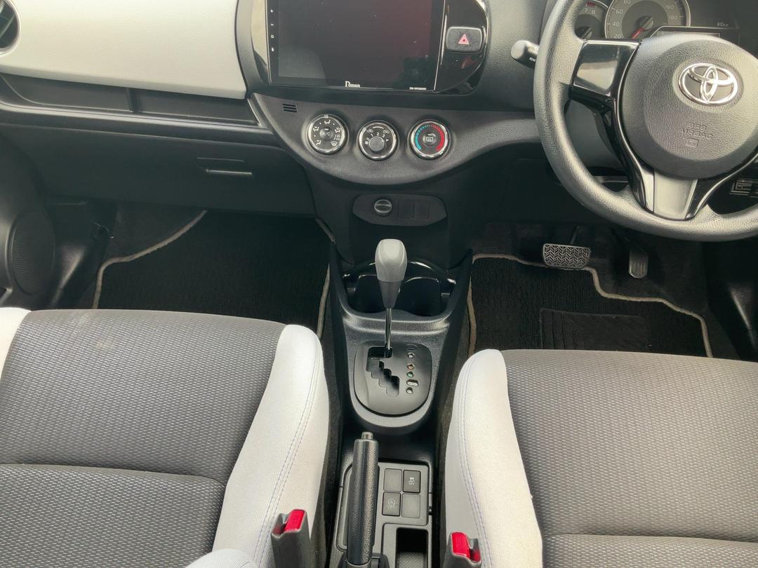 Photo '18' of Toyota Vitz