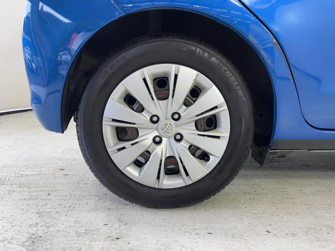 Photo '12' of Toyota Yaris