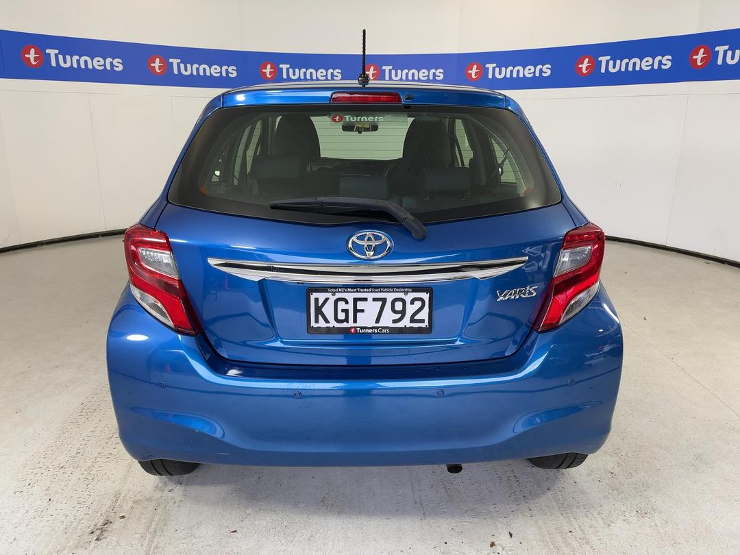 Photo '6' of Toyota Yaris