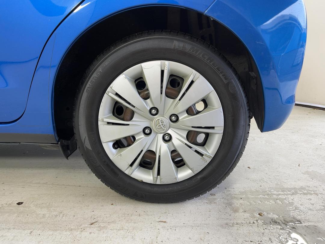 Photo '11' of Toyota Yaris