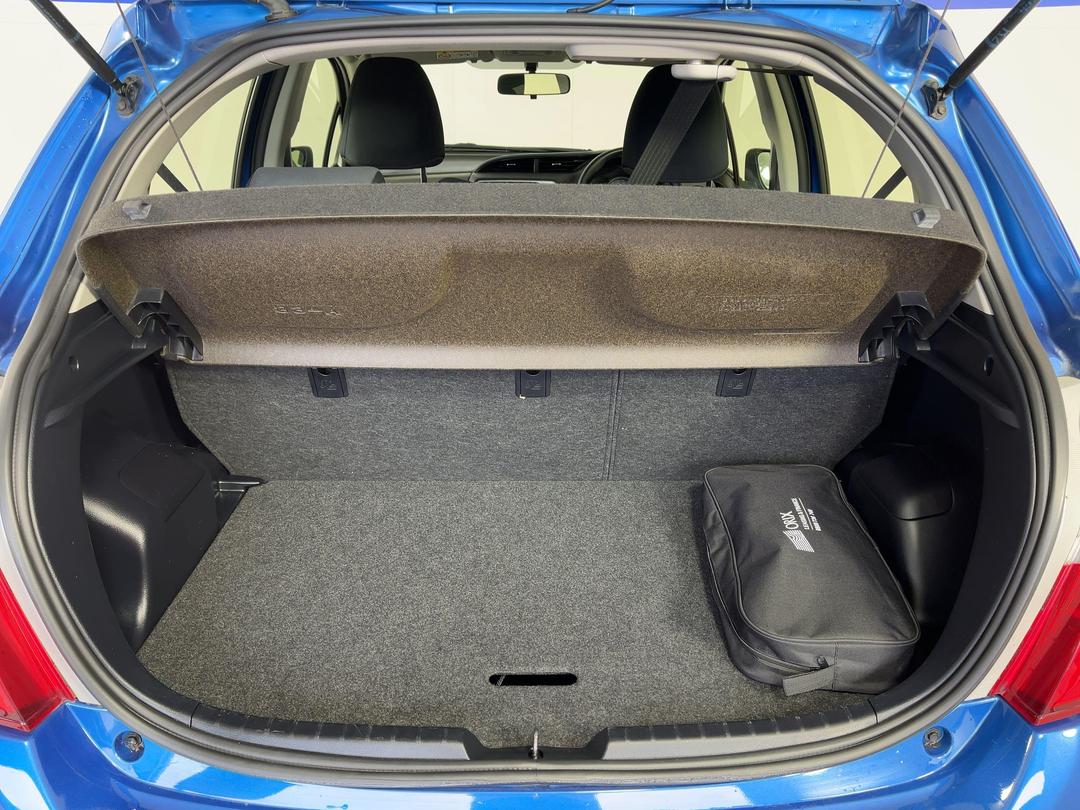 Photo '14' of Toyota Yaris