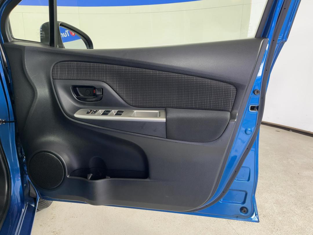 Photo '15' of Toyota Yaris