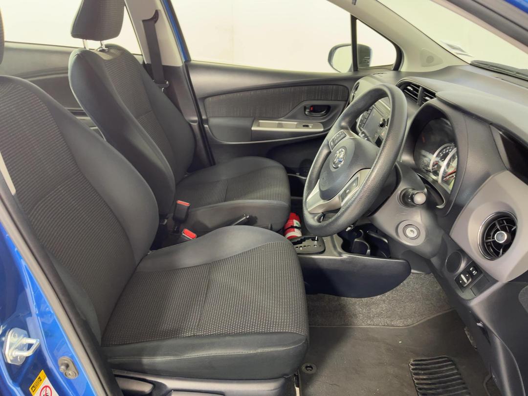 Photo '16' of Toyota Yaris