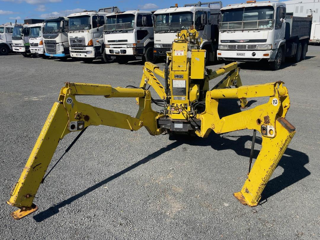 Photo '9' of Unic URW295 C1A Crane