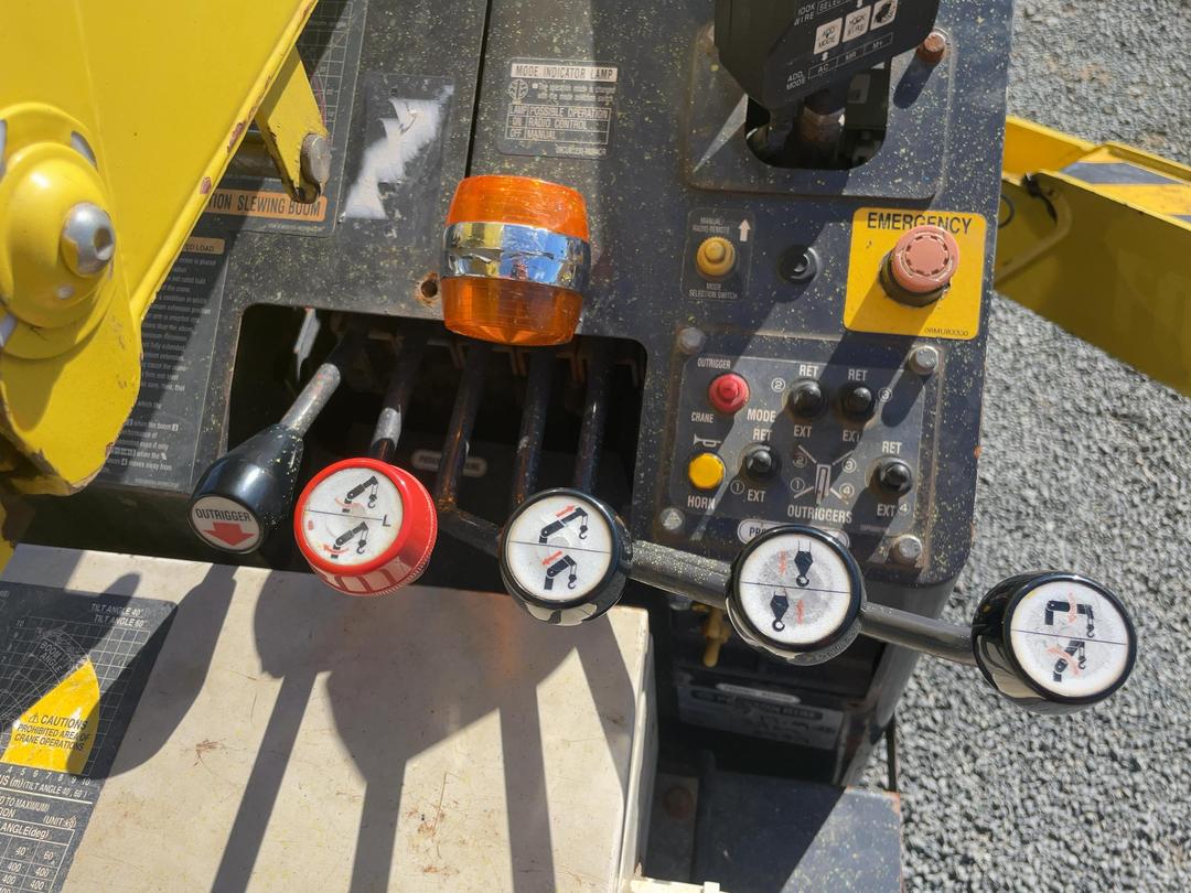 Photo '11' of Unic URW295 C1A Crane