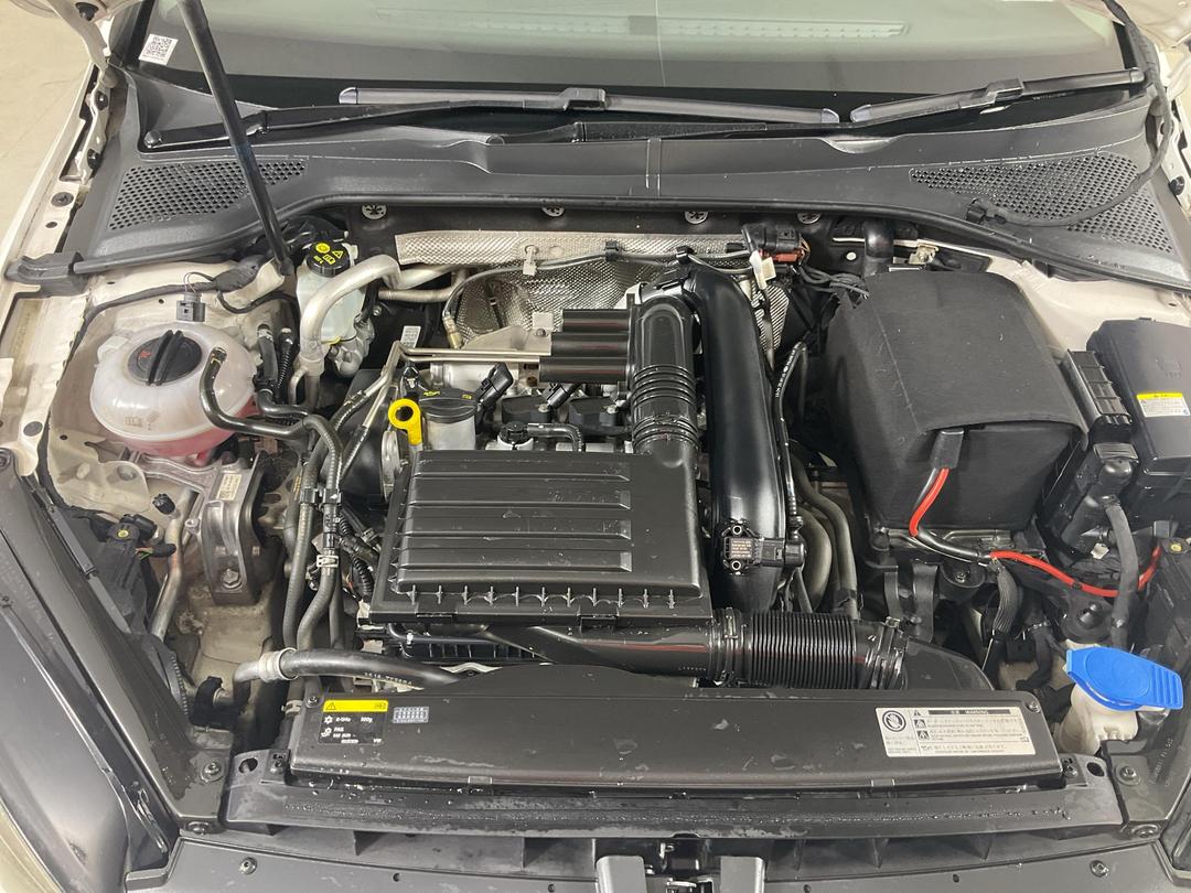 Photo '13' of Volkswagen Golf