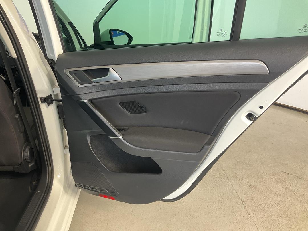 Photo '19' of Volkswagen Golf