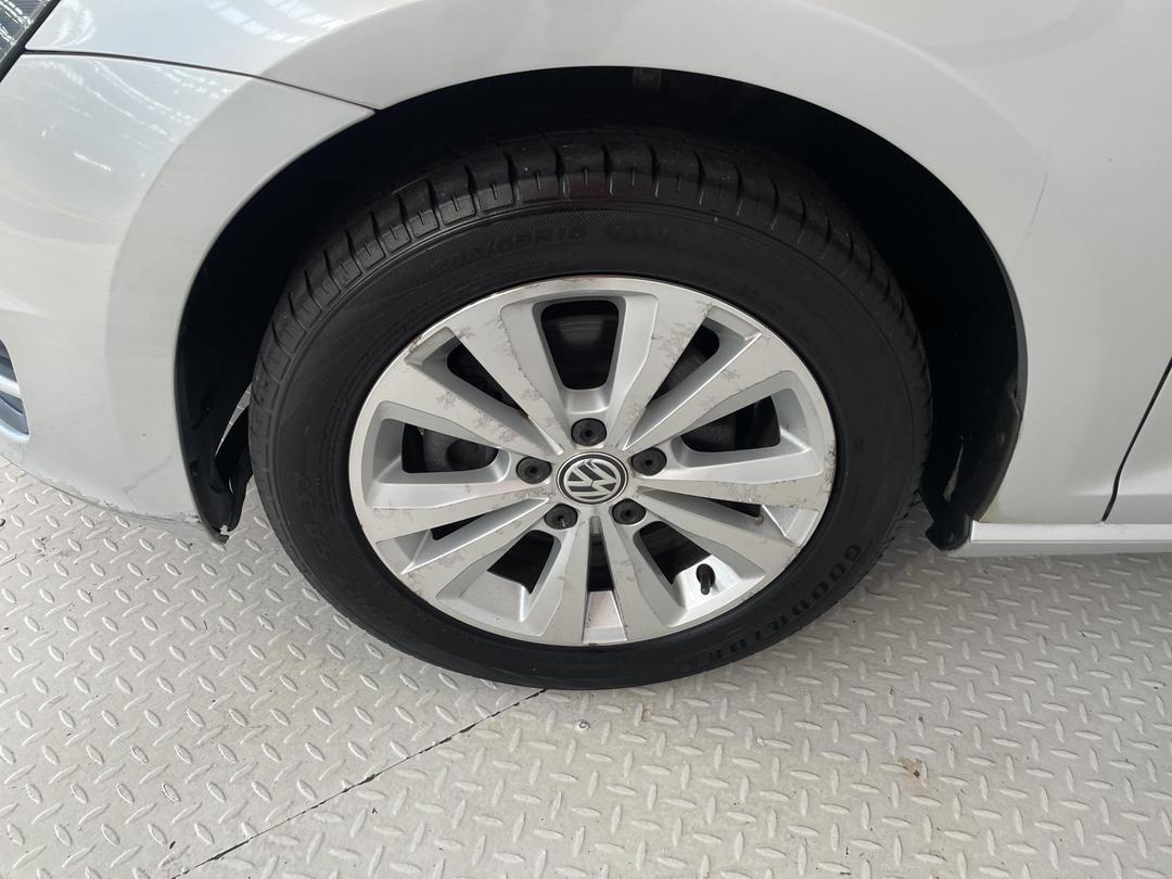 Photo '10' of Volkswagen Golf