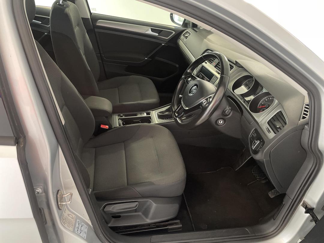 Photo '16' of Volkswagen Golf