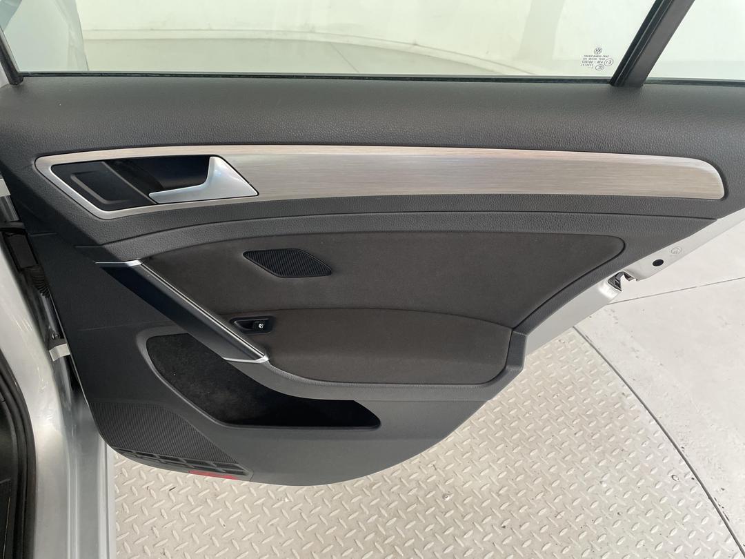 Photo '19' of Volkswagen Golf